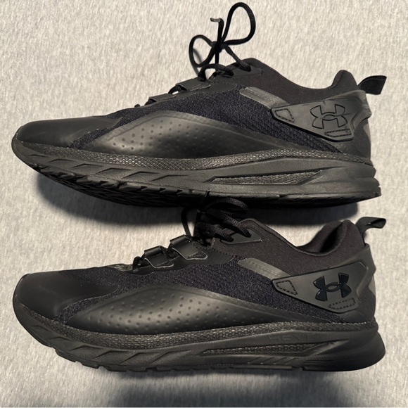 Under Armour Men's Hovr Flux Black Athletic Shoes - Picture 2 of 9